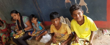 मुंबई के गोरेगाँव के  इन हजारों आदिवासियों ने बिजली ही नहीं देखी