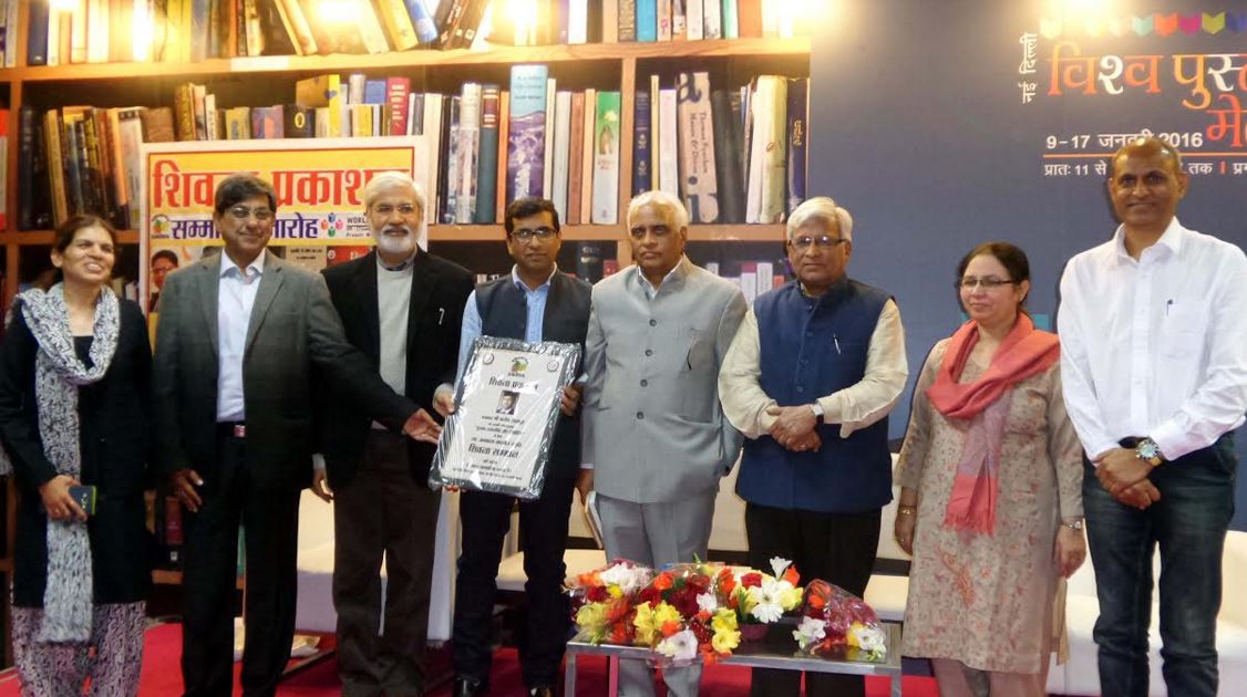 नई दिल्‍ली विश्‍व पुस्‍तक मेले में श्री ब्रजेश राजपूत को शिवना सम्‍मान