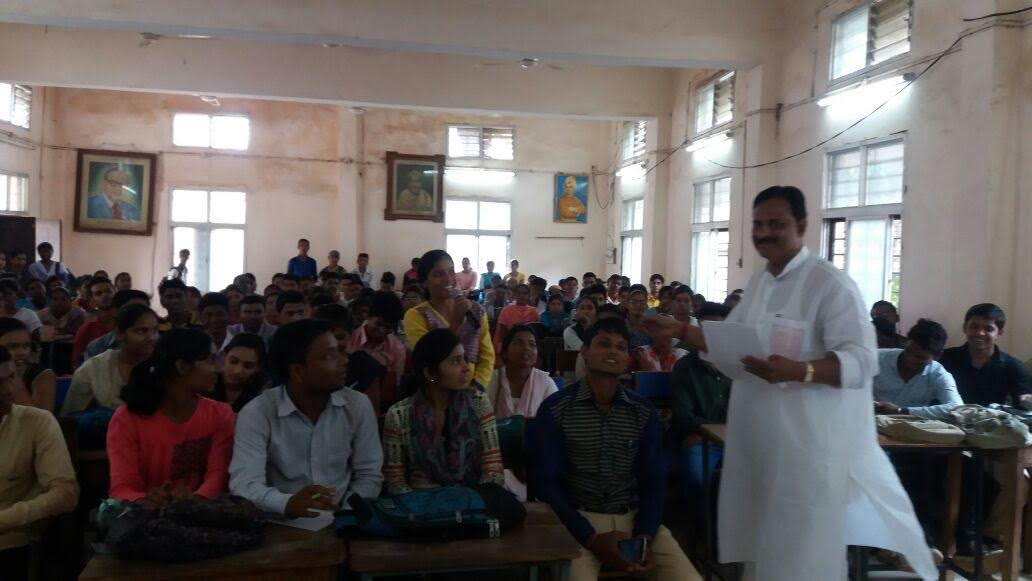 डॉ.चंद्रकुमार जैन के रोचक प्रश्न मंच ने विद्यार्थियों को किया अभिभूत