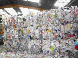 प्लास्टिक कचरे से गहराता संकट