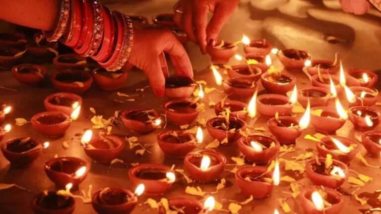 दीपावली भौतिक ही नहीं, आत्मिक उजाले का महापर्व