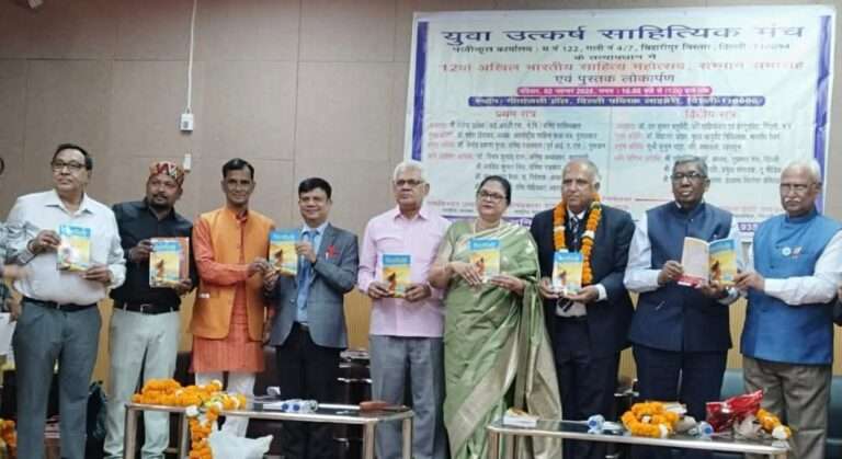 पुस्तक मेले में भीड़ तो जुटती है, लौटते समय  थैले में किताब के कैटेलॉग अधिक होते हैं…