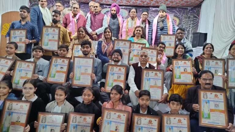 राष्ट्रीय बाल कहानी कविता के विजेता प्रतियोगियों को पुरस्कृत और सम्मानित किया गया