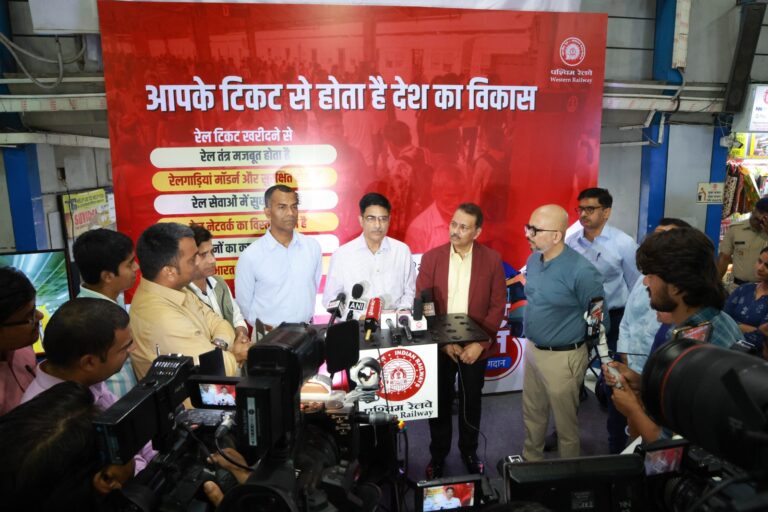 पश्चिम रेलवे के महाप्रबंधक की चर्चगेट पर मीडिया से चर्चा